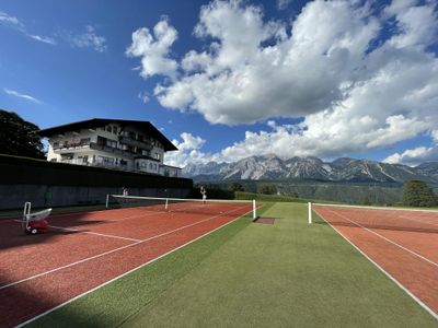 2 Tennisplätze / Kunstrasen mit Quarzsand