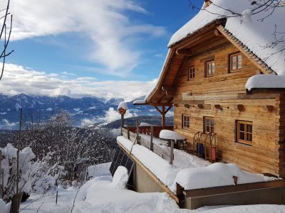 Die Mirnock Hütte im Winter