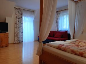 23682002-Ferienwohnung-4--300x225-5