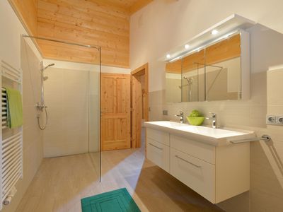 DU/WC, Walk-in Dusche, Doppelwaschbecken, WC