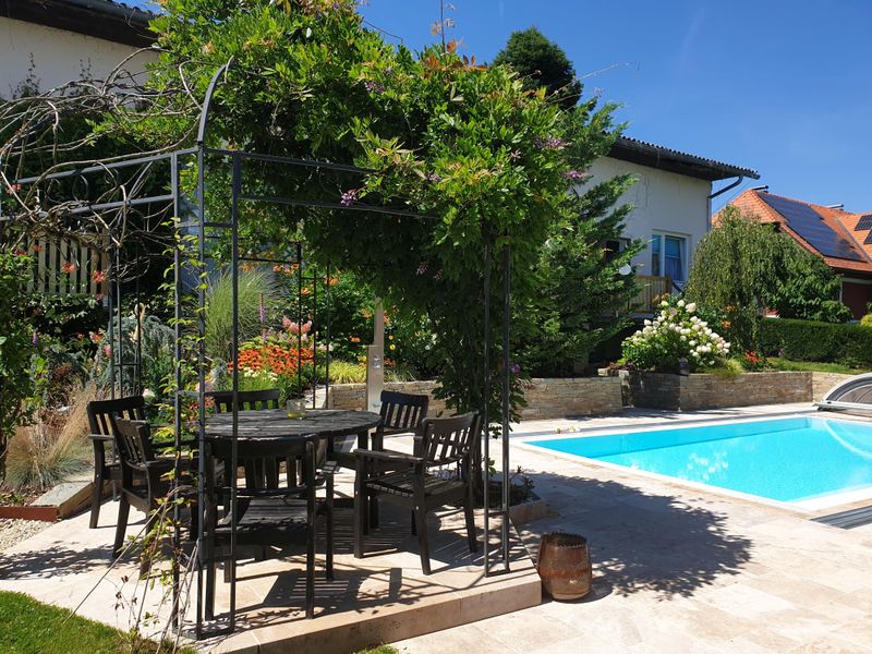 Ferienwohnung_Lounge mit Pool_Oststeiermark