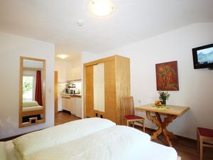 23782707-Ferienwohnung-4--300x225-2