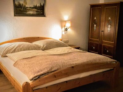 Schlafzimmer mit Doppelbett FW 4