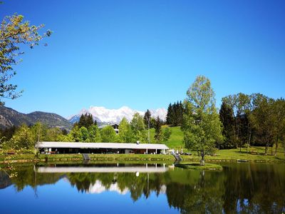 Badesee Lauchsee mit Blick zu den Loferer Steinber