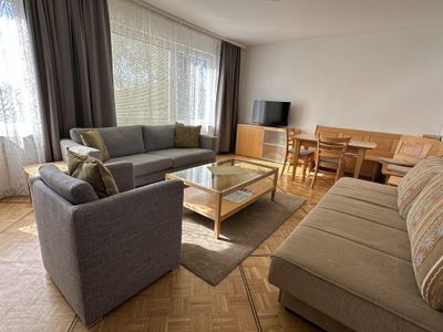 Komfort Apartment - Wohnzimmer mit Esstisch