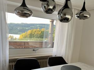 Esszimmer mit Seeblick (Wohnung Lakeview)