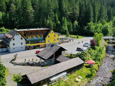 Gasthof Klug Luftaufnahme Parkplatz