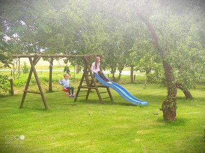 Kinder im Garten