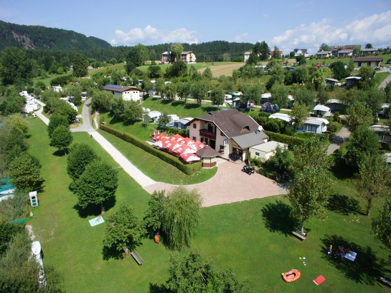 Ferienwohnungen mit Balkon, direkt am See