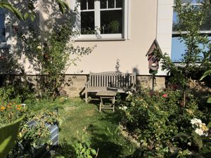 IMG_1994Garten mit Sitzbank