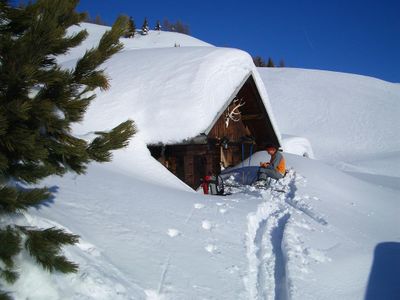 Rast bei einer Almhütte