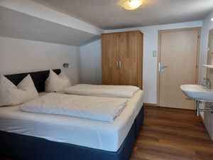 23918312-Ferienwohnung-4--300x225-5