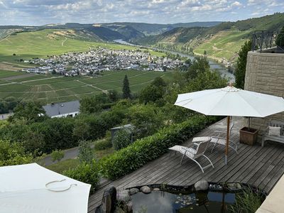 Terrasse mit kleinem Teich