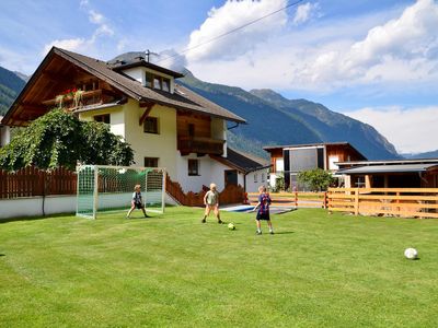 Ferienhaus Tirol - privater Fußballplatz nebenan