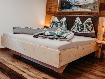 Schlafzimmer mit Doppelbett