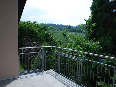 Blick vom Balkon zum Wald