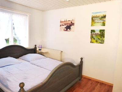 Doppelbettschlafzimmer in der Ferienwohnung Fiiwfut in Süddorf auf Amrum