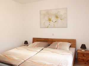 23472600-Ferienwohnung-4--300x225-1