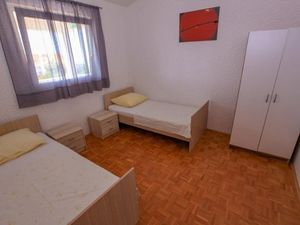 23503169-Ferienwohnung-4--300x225-2