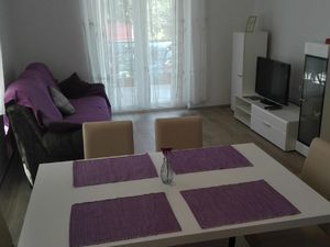 23042545-Ferienwohnung-8--300x225-2