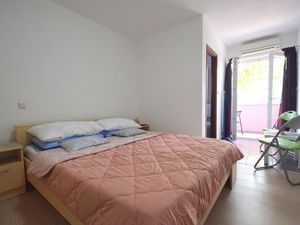 23649075-Ferienwohnung-2--300x225-0