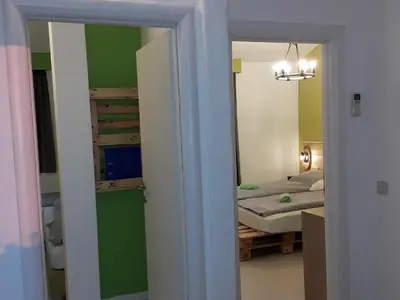 Wohnbereich. Blick von Haustüre in die Wohnung