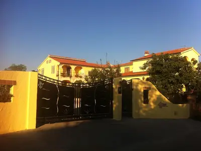Objekt von Strasse aus