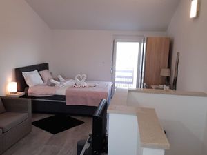 23783252-Ferienwohnung-5--300x225-3