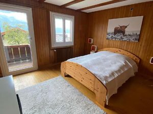 Eltenschlafzimmer mit Balkon, See- und Bergsicht