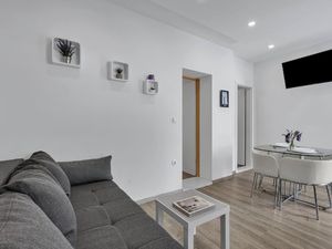 23974383-Ferienwohnung-2--300x225-2