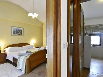 Zugang zum Schlafzimmer und Badezimmer.