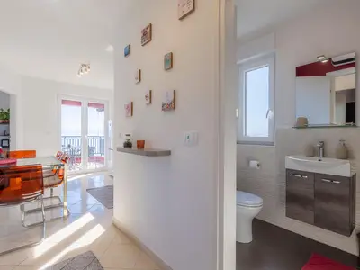Flur und Badezimmer