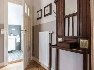 Garderobe und Badezimmer