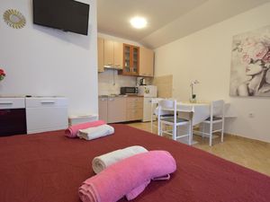 23167973-Ferienwohnung-2--300x225-4