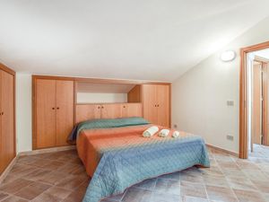 23740280-Ferienwohnung-2--300x225-3