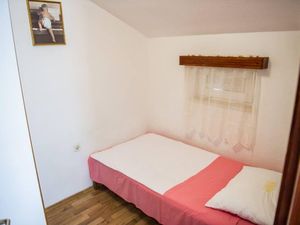 23540266-Ferienwohnung-3--300x225-4