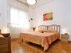 23525891-Ferienwohnung-6--300x225-1