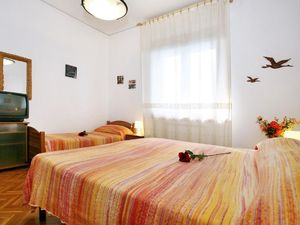 23525891-Ferienwohnung-6--300x225-2