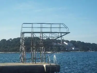 Sprungturm im Park-Porec