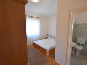 22242761-Ferienwohnung-2--300x225-3