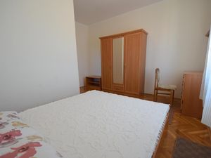 22242761-Ferienwohnung-2--300x225-5