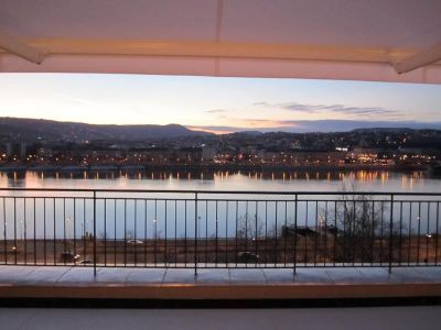 Terrasse Sonnenuntergang in den Buda Bergen