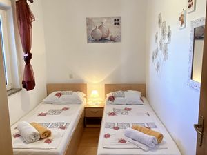 23936263-Ferienwohnung-6--300x225-5