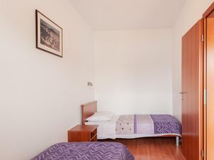 23941013-Ferienwohnung-6--300x225-2