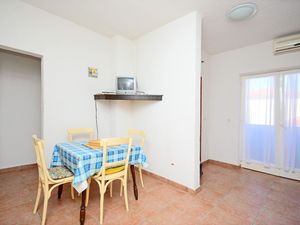 23941202-Ferienwohnung-4--300x225-5