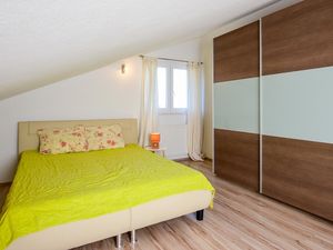 23946250-Ferienwohnung-6--300x225-2