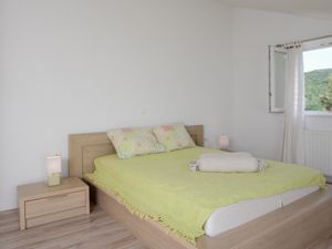 23946250-Ferienwohnung-6--300x225-4