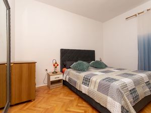 23947178-Ferienwohnung-6--300x225-3