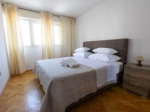 23947494-Ferienwohnung-4--300x225-1