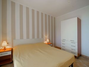 23557472-Ferienwohnung-4--300x225-5